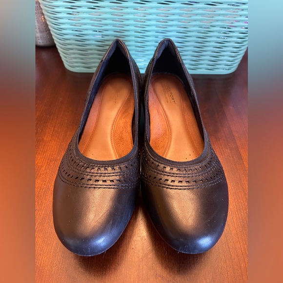 Rockport Women's Cobb Hill Judson Perforated Bordeaux Leather Wedge Pumps - Picture 4 of 9